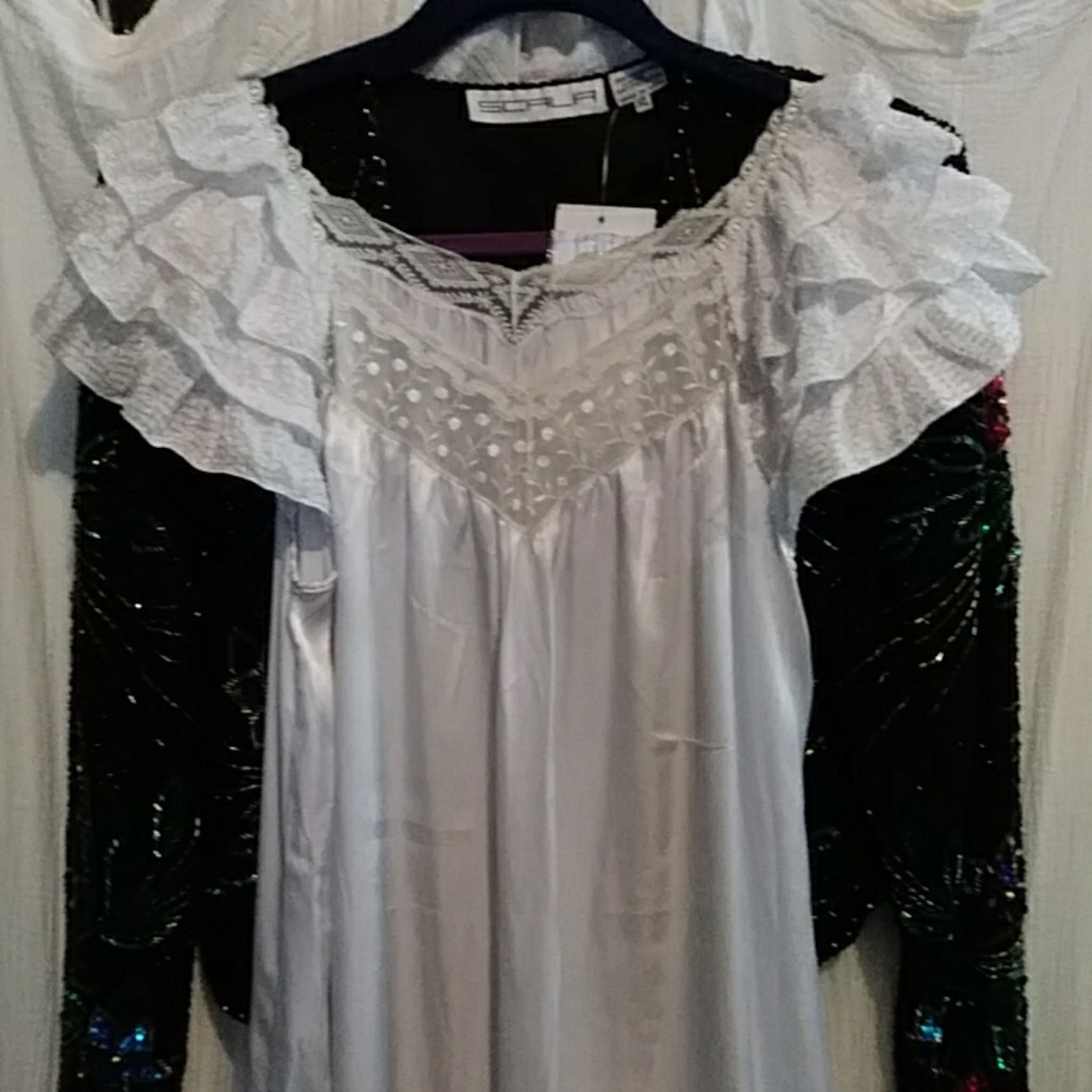VINTAGE White Ruffle & Lace Night Gown